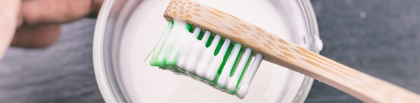how-to-whiten-teeth-with-baking-soda-scaled-minified
